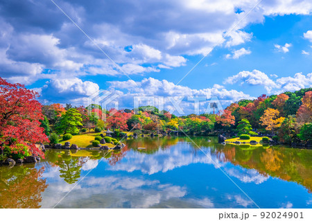 万博公園 日本庭園の紅葉 92024901