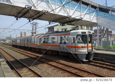 名鉄尾西線JR東海関西本線 弥富駅 弧線橋と列車 名鉄尾西線JR東海関西本線 弥富駅 弧線橋と列車 92028870