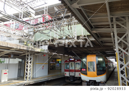 近鉄大阪線京都線　大和八木駅　上にも列車 92028933