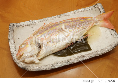 糸撚鯛(いとよりだい)の姿蒸し(酒蒸し) 糸撚鯛(いとよりだい)の姿蒸し(酒蒸し) 92029656