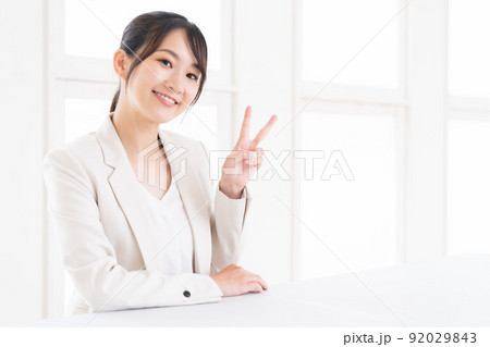 笑顔の女性　ビジネス 92029843
