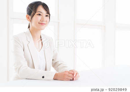 笑顔の女性　ビジネス 92029849