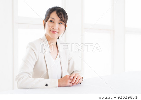 笑顔の女性　ビジネス 92029851