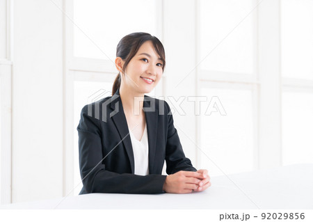 笑顔の女性　ビジネス 92029856