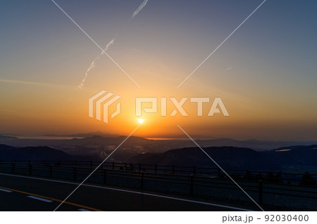 夕焼け景色「阿蘇山山頂からの美しい夕焼け風景」 92030400
