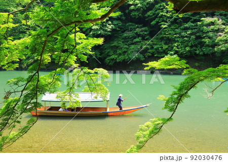 初夏の嵐山公園 屋形船の遊覧船 初夏の嵐山公園 屋形船の遊覧船 92030476