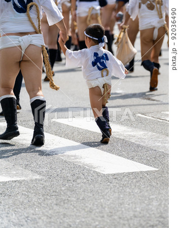 《福岡県》博多祇園山笠　集団山見せ（7月13日） 92036490