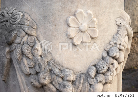 Floral ancient element of a column or statue in athens, greece Floral ancient element of a column or statue in athens, greece 92037851
