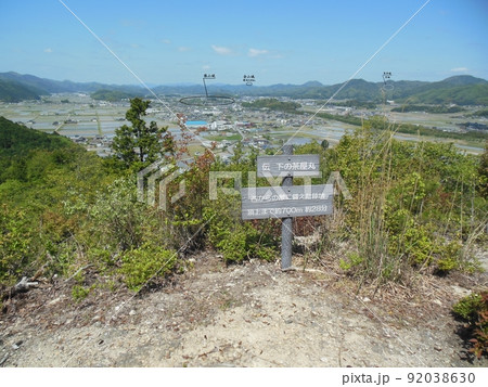 丹波「八上城」の曲輪と石垣・眺望 92038630