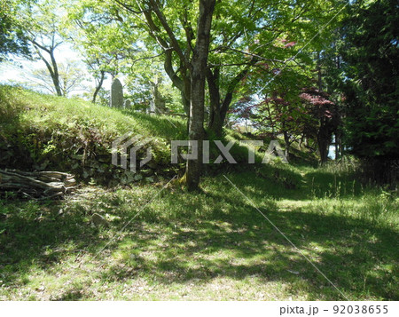 丹波「八上城」の曲輪と石垣・眺望 92038655