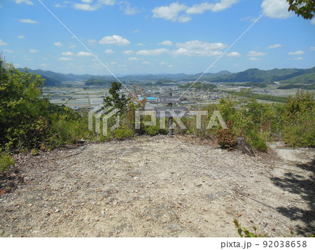 丹波「八上城」の曲輪と石垣・眺望 92038658