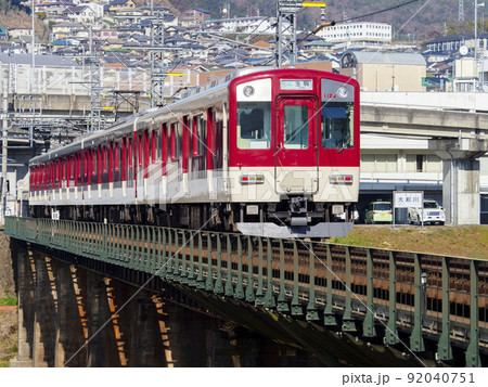 大和川を渡る近鉄生駒線の車両 大和川を渡る近鉄生駒線の車両 92040751