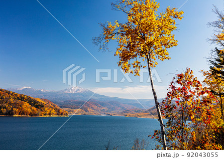 【北海道・天人峡】忠別湖の雄大な大雪山とダム湖の大パノラマ 【北海道・天人峡】忠別湖の雄大な大雪山とダム湖の大パノラマ 92043055