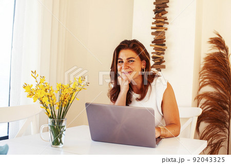 young pretty redhair woman posing cheerful with laptop in her room, lifestyle people concept close up 92043325