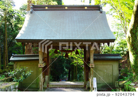 国東半島の両子寺の山門の建造物 92043704