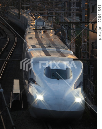 新幹線N700S　J25編成　黄昏の密蔵院跨線橋にて 92044341