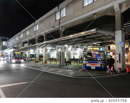 東急東横線綱島駅バスターミナル夜景 92045708