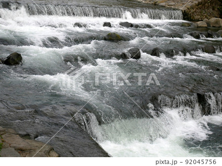 湯本で急に水勢を増す 湯本で急に水勢を増す 92045756