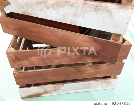 DIYで作成した木製の木箱を重ねたオブジェ DIYで作成した木製の木箱を重ねたオブジェ 92047816