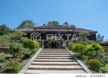 岡山県成羽町吹屋　保存修理工事が完了した旧吹屋小学校 92048692