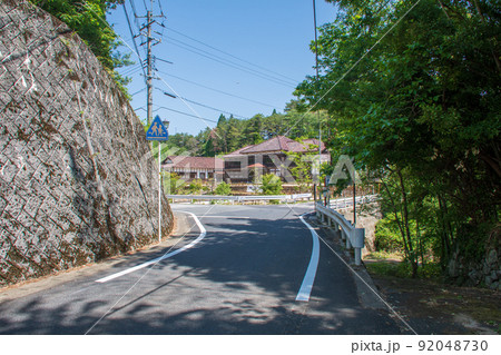 岡山県成羽町吹屋　保存修理工事が完了した旧吹屋小学校 92048730