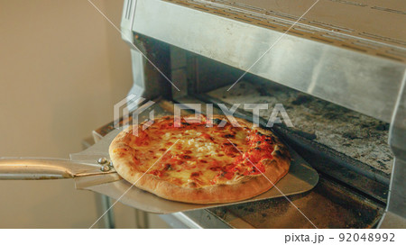 石窯オーブンで焼く本格的クアトロフォルマッジは旨い 石窯オーブンで焼く本格的クアトロフォルマッジは旨い 92048992