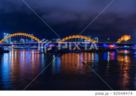 ベトナム・ダナンのドラゴンブリッジ 夜景 ベトナム・ダナンのドラゴンブリッジ 夜景 92049474