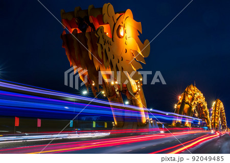 ベトナム・ダナンのドラゴンブリッジ 夜景 ベトナム・ダナンのドラゴンブリッジ 夜景 92049485
