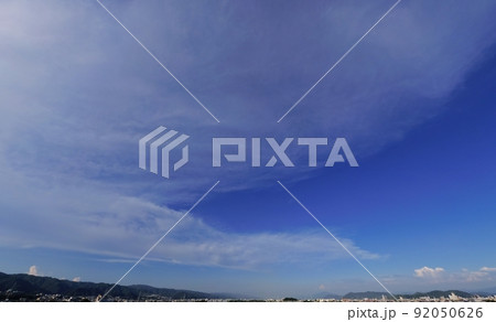 晴れた夏日・午後の東空・超広角・空主体・220630pm 92050626