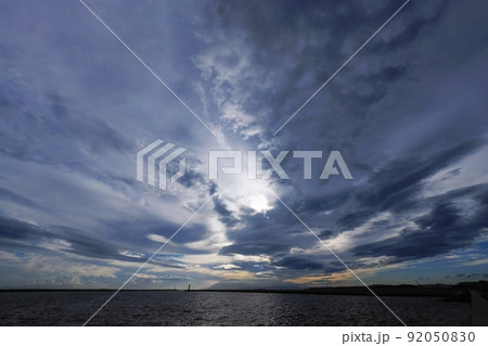 台風接近の前日・午後の夏空・超広角・空主体・220702pm 台風接近の前日・午後の夏空・超広角・空主体・220702pm 92050830