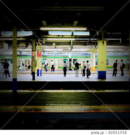 【鎌倉市】梅雨明け、昼下がりのプラットホーム 【鎌倉市】梅雨明け、昼下がりのプラットホーム 92051558