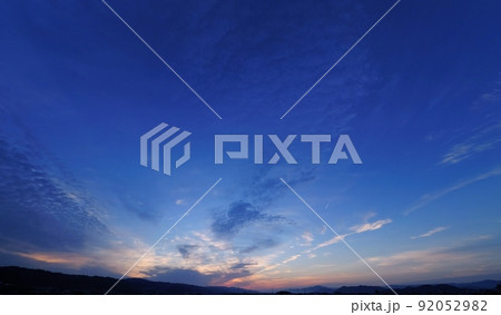 初夏の夜明け空・超広角・空主体・220515am 92052982