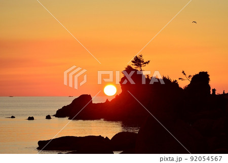 夕日が浦の夕焼け 92054567