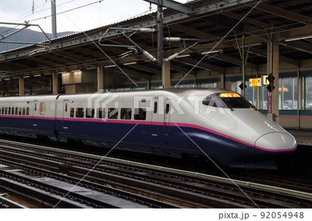 白石蔵王駅に停車中の東北新幹線E2系 白石蔵王駅に停車中の東北新幹線E2系 92054948