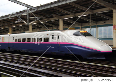 白石蔵王駅を発車する東北新幹線E2系 白石蔵王駅を発車する東北新幹線E2系 92054951