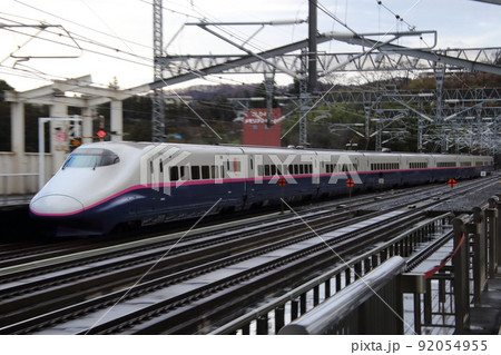 白石蔵王駅を発車する東北新幹線E2系 白石蔵王駅を発車する東北新幹線E2系 92054955