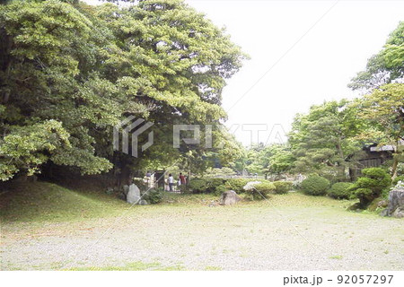 滋賀県彦根市にあり彦根藩主、井伊直興が建立した二の丸御殿で槻御殿や大池泉回遊式の庭園になった楽々園 滋賀県彦根市にあり彦根藩主、井伊直興が建立した二の丸御殿で槻御殿や大池泉回遊式の庭園になった楽々園 92057297