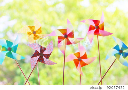 かざぐるまの背景 92057422