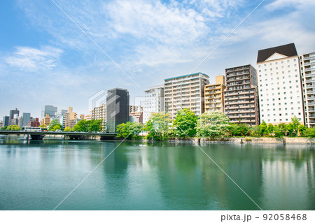 広島駅南口側、京橋川沿いのビル街です。城南通りの上柳橋から上幟町、橋本町方面が見えます。広島県 広島駅南口側、京橋川沿いのビル街です。城南通りの上柳橋から上幟町、橋本町方面が見えます。広島県 92058468