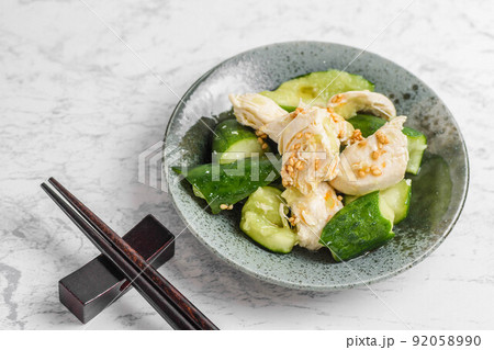 鶏肉と胡瓜の胡麻和え 92058990