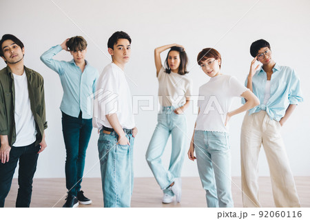 若い男女　ポートレート 92060116