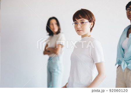 若い女性 ポートレート 若い女性 ポートレート 92060120