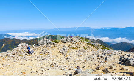 木曽駒ヶ岳山頂の景色（八ヶ岳方面） 92060321