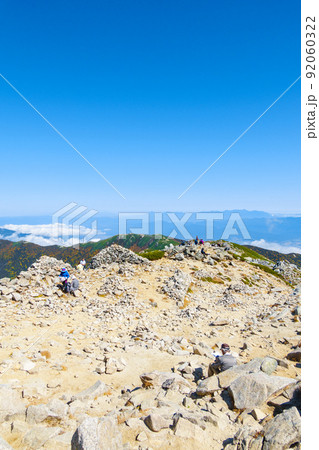 木曽駒ヶ岳山頂の景色（八ヶ岳方面） 92060322