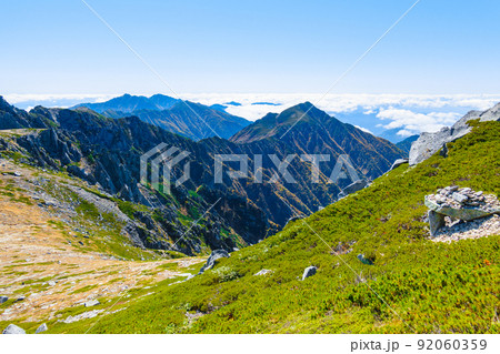 秋の木曽駒ヶ岳トレッキング（木曽駒ヶ岳から空木岳・南駒ヶ岳・三ノ沢岳の眺め） 92060359