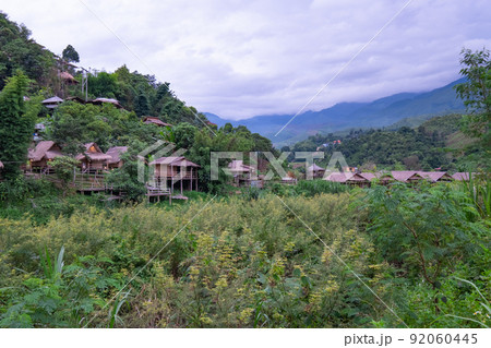 タイ北部のサパン渓谷リゾートの川沿いの風景 タイ北部のサパン渓谷リゾートの川沿いの風景 92060445