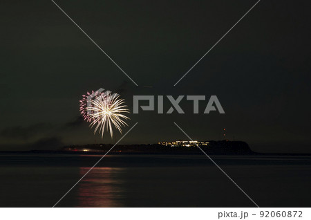 伊東港から見た初島の花火 伊東港から見た初島の花火 92060872