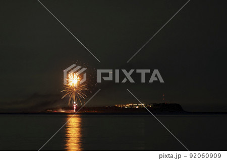 伊東港から見た初島の花火 伊東港から見た初島の花火 92060909