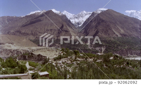 A village and the valley @Karakoam / カラコルムの峡谷と集落 A village and the valley @Karakoam / カラコルムの峡谷と集落 92062092