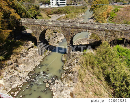 宇佐市院内の石橋群を代表する鳥居橋の空撮 92062381